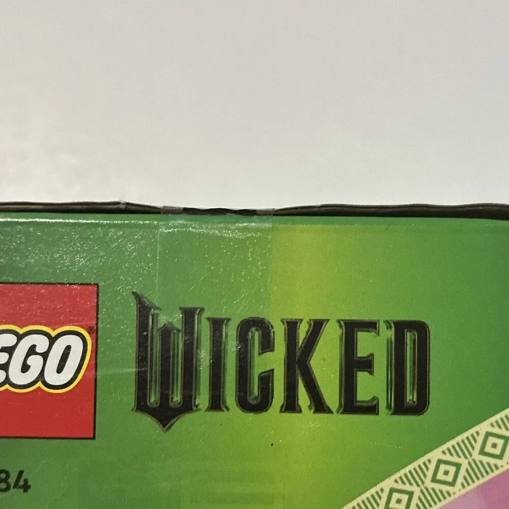 LEGO Wicked 75684 Welcome to Emerald City 945 Pieces New Sealed